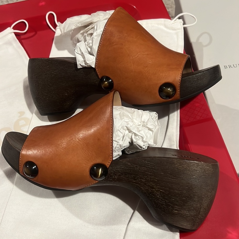 Chloe Clogs - Picture 3 of 4